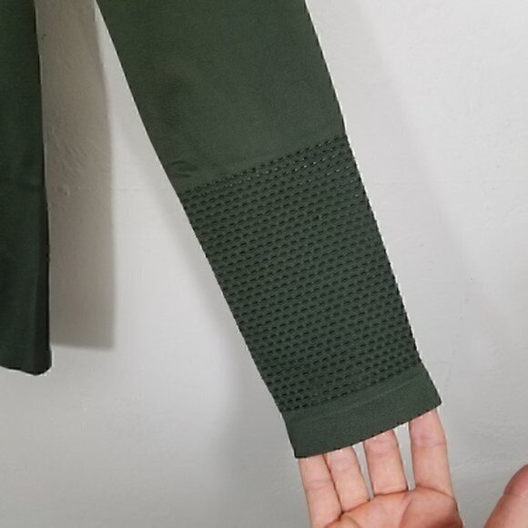 NWT Fabletics Musetta Seamless Green Mesh Top Long Sleeve Pullover Athletic M - Picture 5 of 8